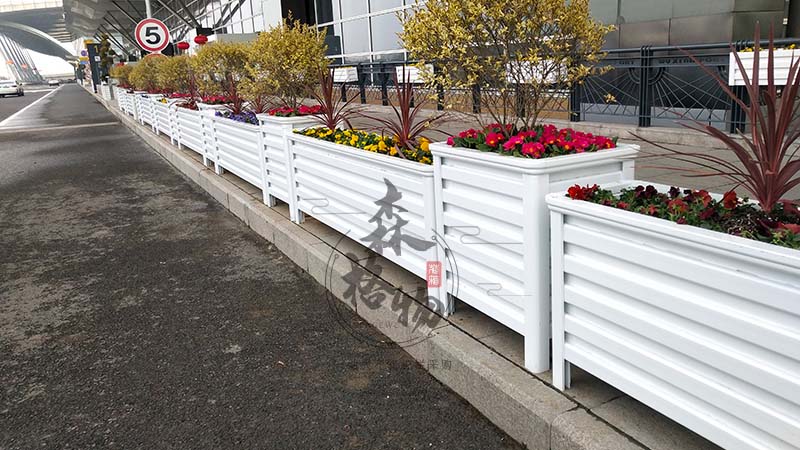 嘉興鋁合金機(jī)非隔離道路花箱案例