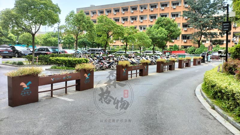 嘉興住宅小區(qū)出入口不銹鋼花箱護欄案例