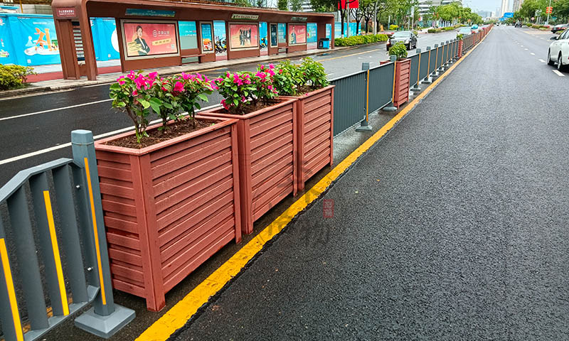 嘉興pvc花箱道路護(hù)欄組合案例