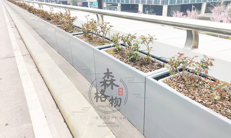 嘉興橋梁內(nèi)側(cè)花箱綠化方案